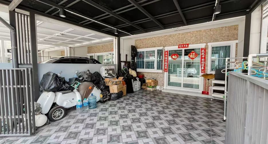 For rent 3 bedrooms townhouse in Prawet, Bangkok