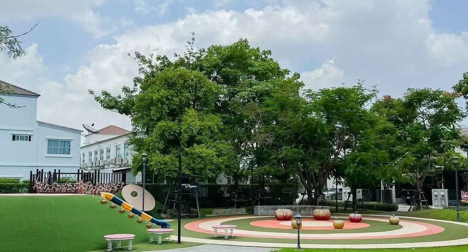 For rent 3 bedrooms townhouse in Prawet, Bangkok