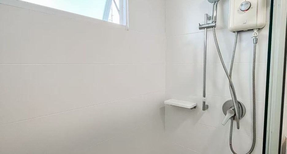 For rent 3 bedrooms townhouse in Prawet, Bangkok