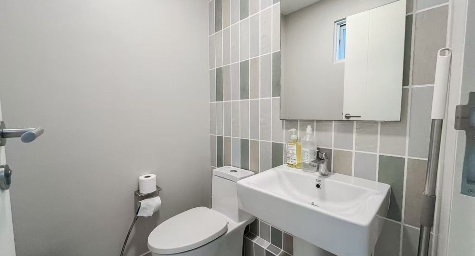 For rent 3 bedrooms townhouse in Prawet, Bangkok