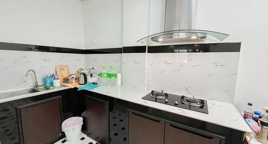 For rent 3 bedrooms townhouse in Prawet, Bangkok