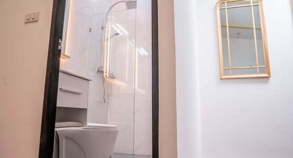 For rent 3 bedrooms townhouse in Suan Luang, Bangkok