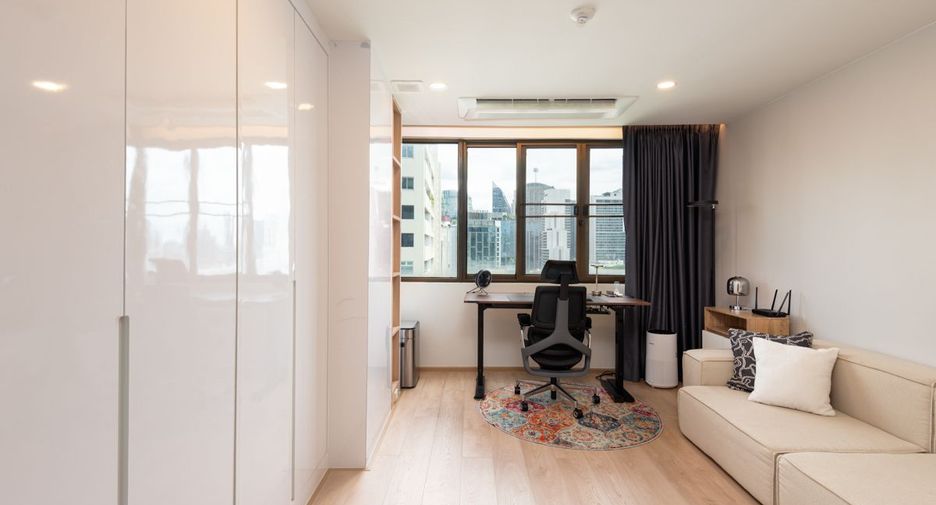 For rent 2 bedrooms condo in Khlong Toei, Bangkok