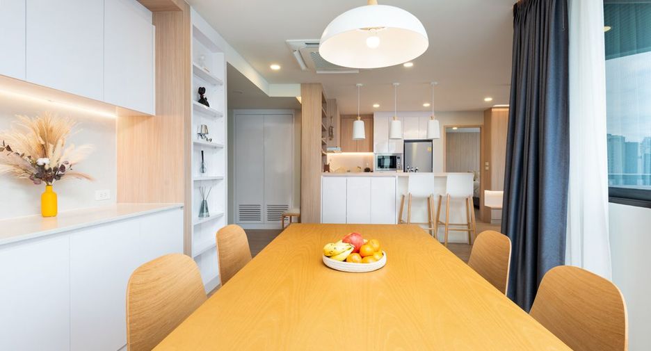 For rent 2 bedrooms condo in Khlong Toei, Bangkok