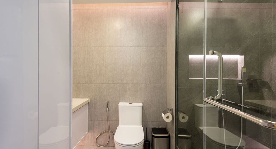 For rent 2 bedrooms condo in Khlong Toei, Bangkok