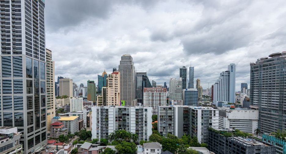 For rent 2 bedrooms condo in Khlong Toei, Bangkok