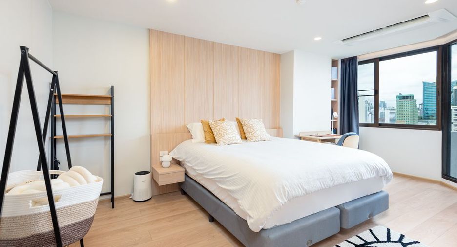 For rent 2 bedrooms condo in Khlong Toei, Bangkok