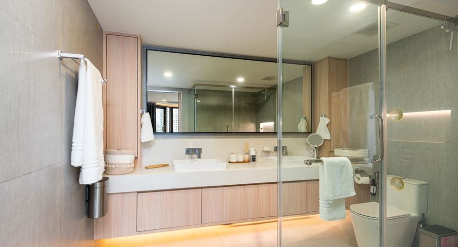 For rent 2 bedrooms condo in Khlong Toei, Bangkok