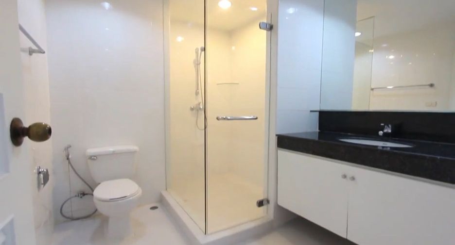 Condo en alquiler de 3 habitaciones en Sathon, Bangkok