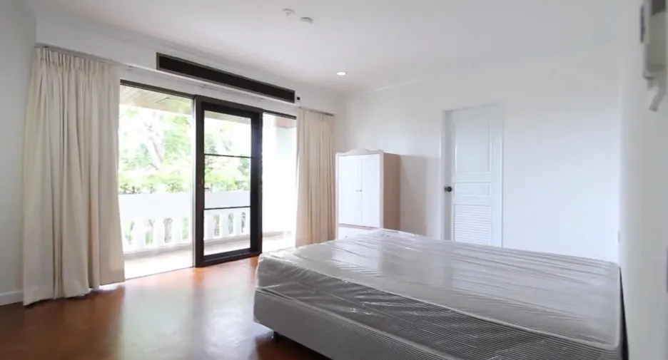 Condo en alquiler de 3 habitaciones en Sathon, Bangkok