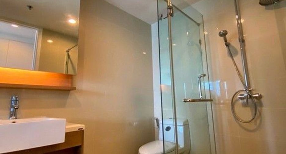 For sale 3 bedrooms condo in Watthana, Bangkok
