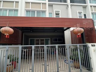For sale 6 ベッドルーム townhouse in Saphan Sung, Bangkok