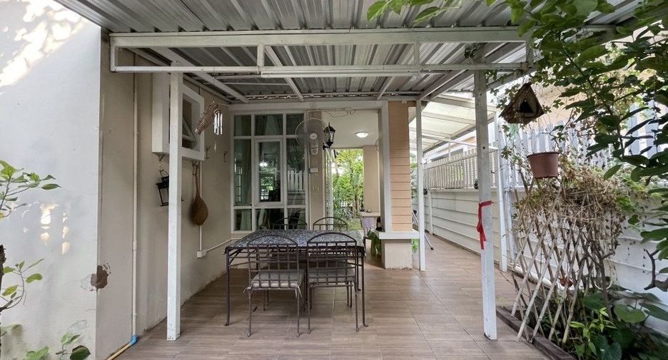 For rent 3 bedrooms house in Phra Khanong, Bangkok