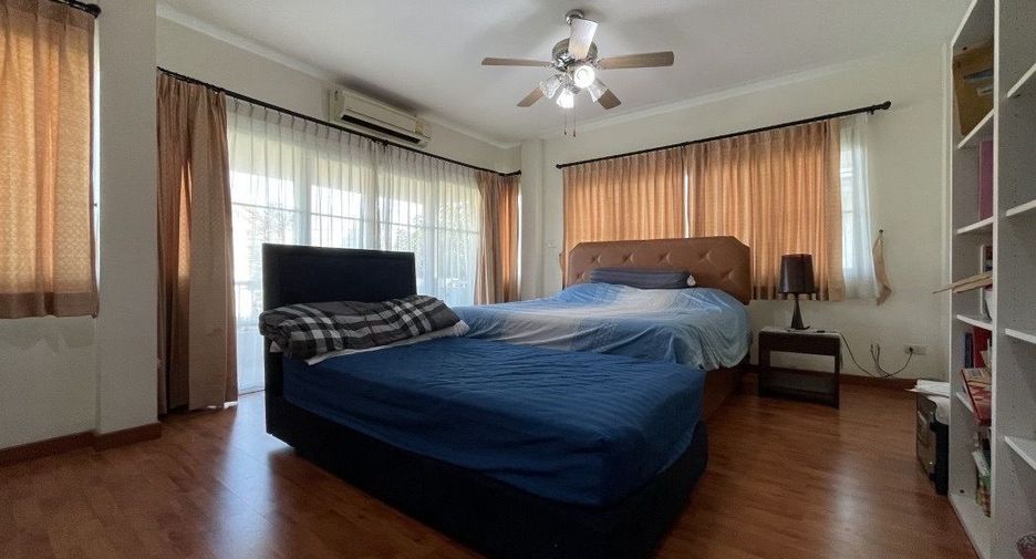 For rent 3 bedrooms house in Phra Khanong, Bangkok