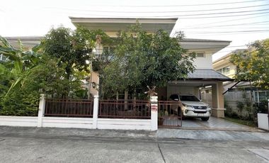 For rent 3 bedrooms house in Phra Khanong, Bangkok
