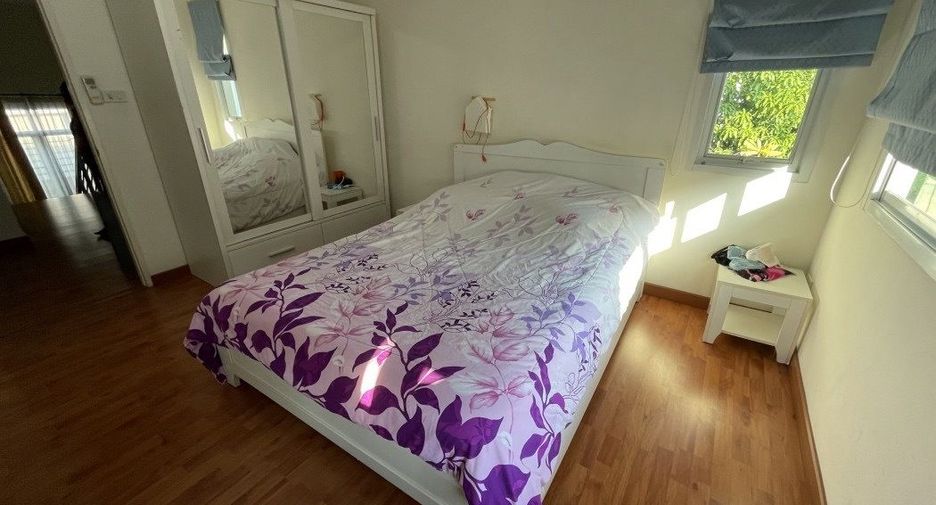 For rent 3 bedrooms house in Phra Khanong, Bangkok