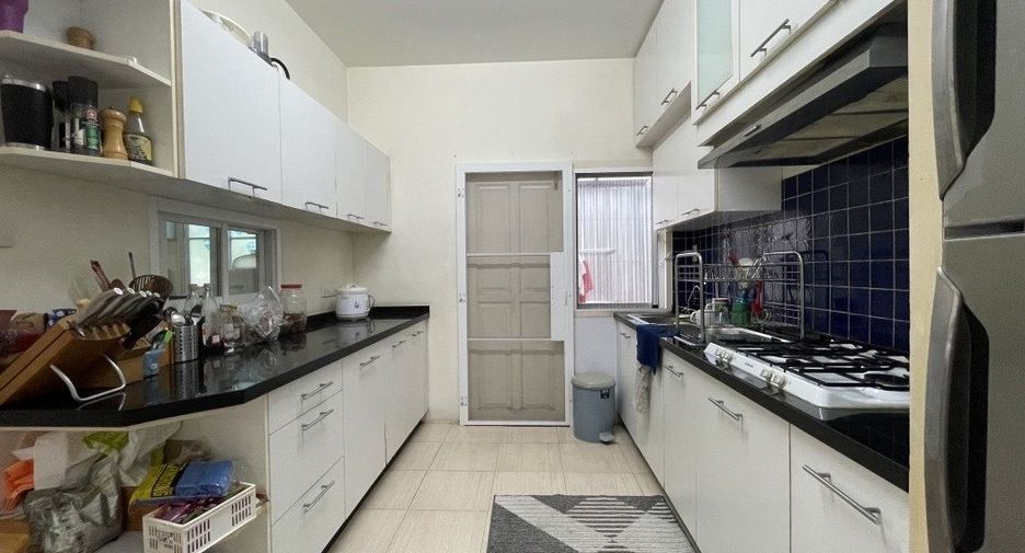 For rent 3 bedrooms house in Phra Khanong, Bangkok