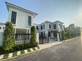 For sale 5 bedrooms house in Thawi Watthana, Bangkok