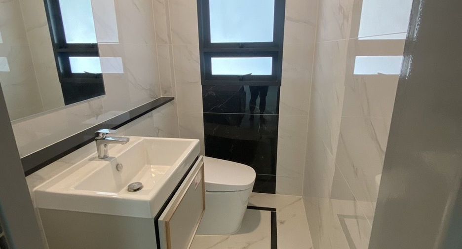 For sale 5 bedrooms house in Thawi Watthana, Bangkok