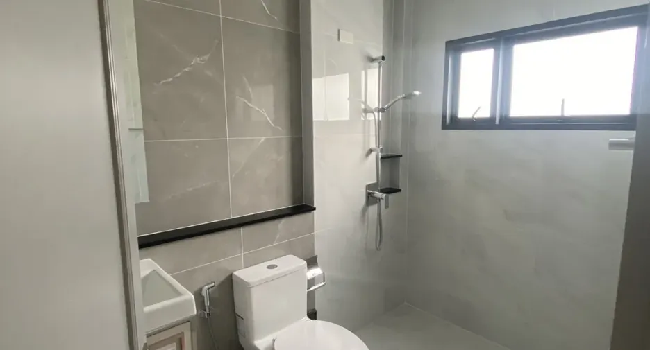 For sale 5 bedrooms house in Thawi Watthana, Bangkok