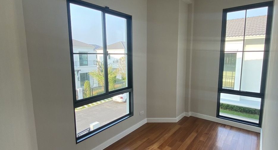 For sale 5 bedrooms house in Thawi Watthana, Bangkok