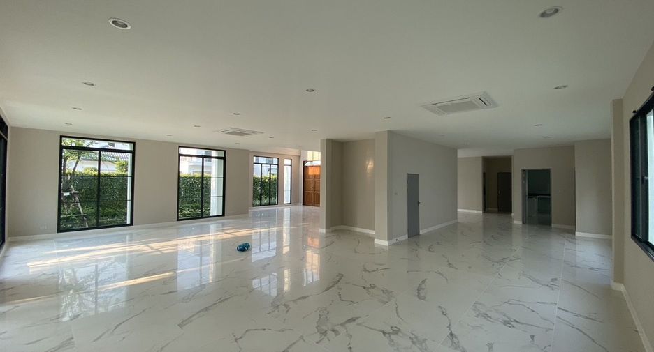 For sale 5 bedrooms house in Thawi Watthana, Bangkok