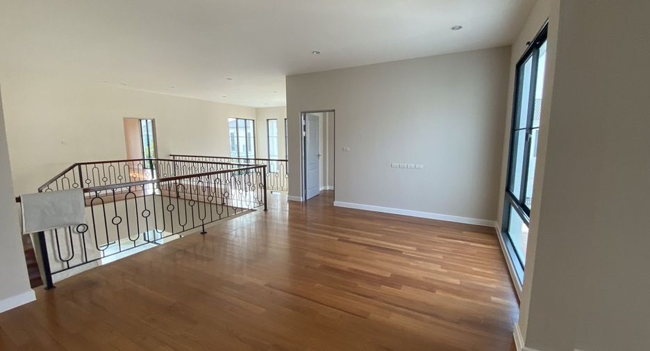 For sale 5 bedrooms house in Thawi Watthana, Bangkok