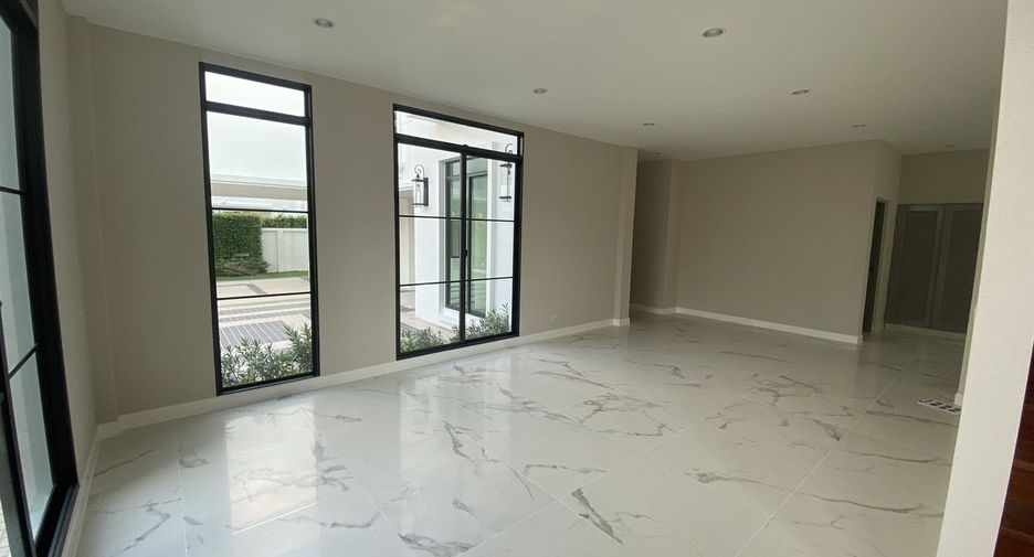 For sale 5 bedrooms house in Thawi Watthana, Bangkok