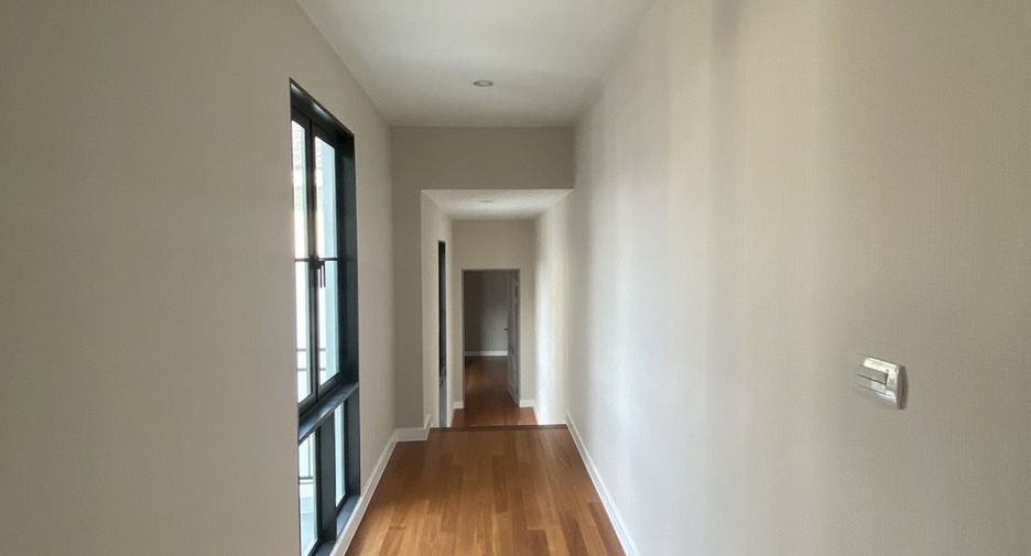 For sale 5 bedrooms house in Thawi Watthana, Bangkok