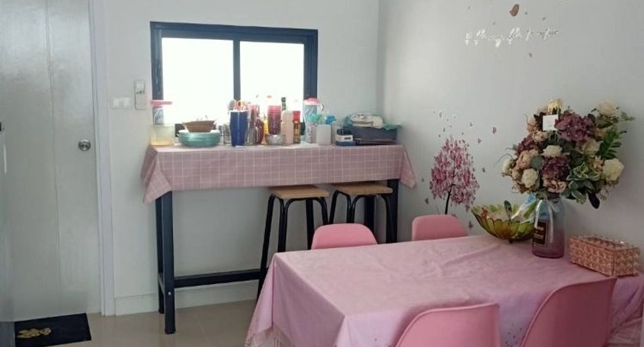 For rent 4 bedrooms townhouse in Phra Samut Chedi, Samut Prakan