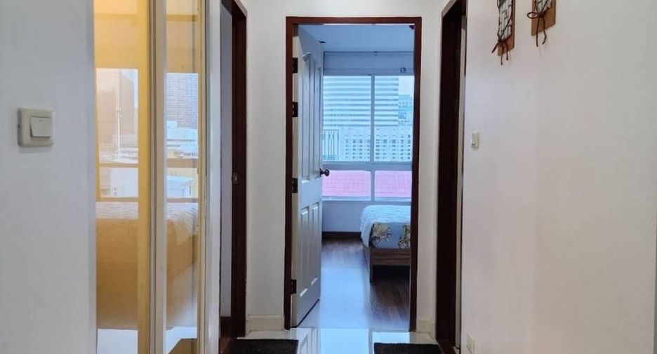 For rent 2 bedrooms condo in Huai Khwang, Bangkok
