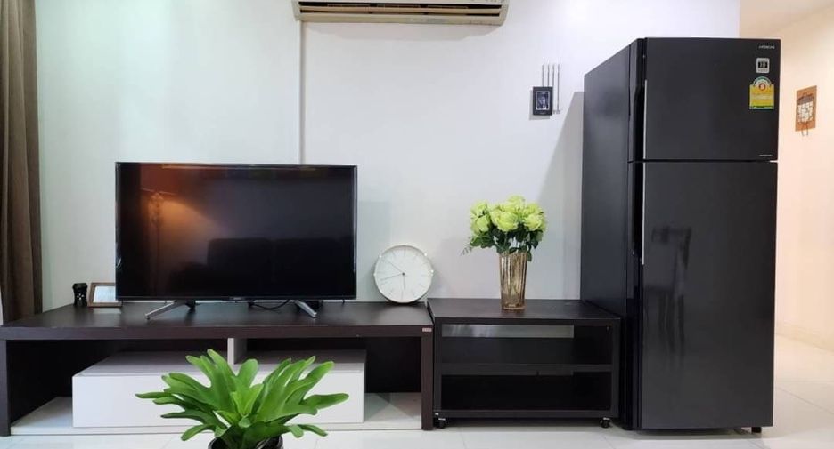 For rent 2 bedrooms condo in Huai Khwang, Bangkok