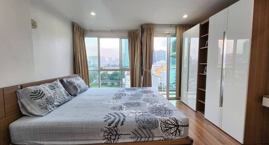 For rent 2 bedrooms condo in Huai Khwang, Bangkok