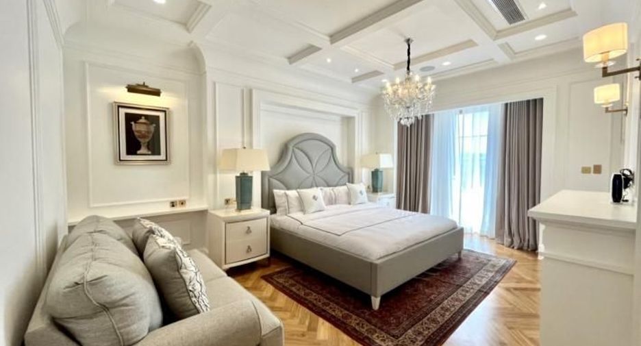 For sale 4 bedrooms house in Watthana, Bangkok