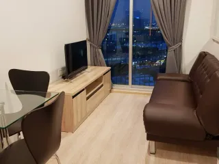 Wohnung zur Miete mit 1 Zimmer in Huai Khwang, Bangkok