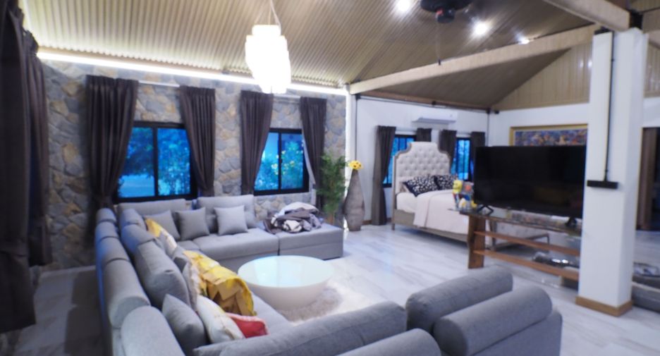 For rent 2 bedrooms villa in Mueang Phuket, Phuket