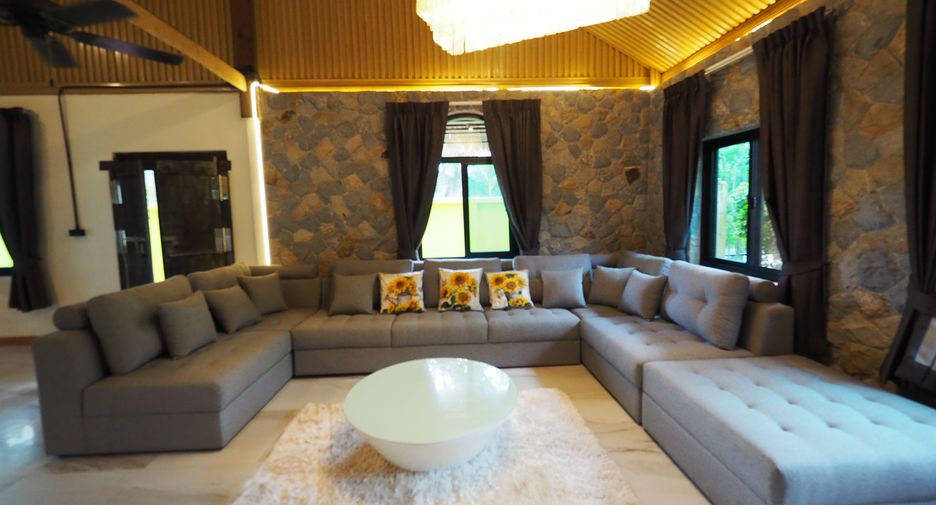 For rent 2 bedrooms villa in Mueang Phuket, Phuket