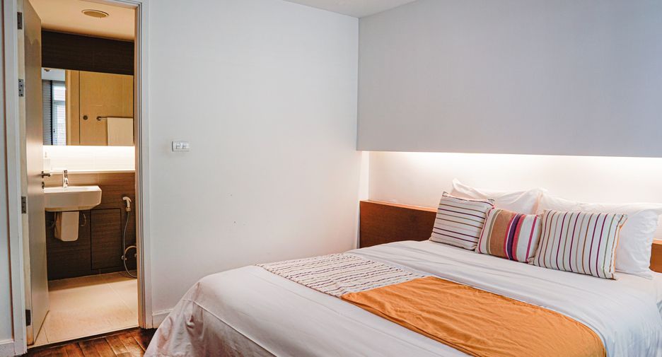 For rent 2 bedrooms apartment in Watthana, Bangkok
