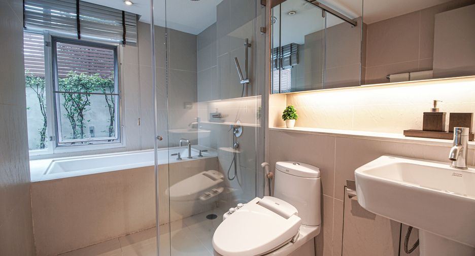 For rent 2 bedrooms apartment in Watthana, Bangkok