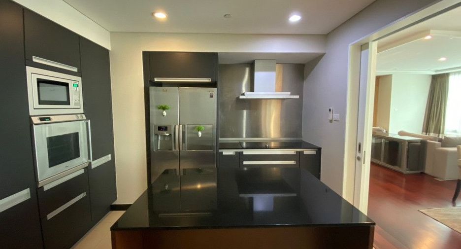 Condo en alquiler de 3 habitaciones en Pathum Wan, Bangkok