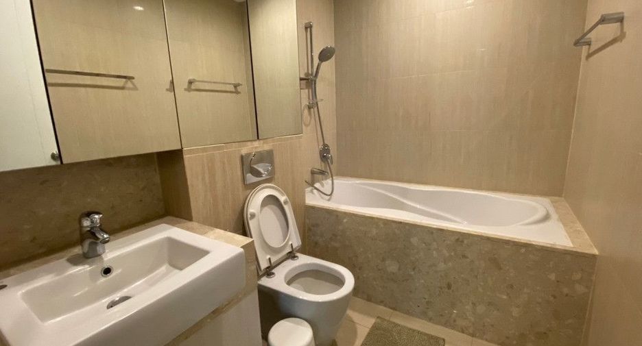 Condo en alquiler de 3 habitaciones en Pathum Wan, Bangkok