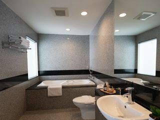 For rent 2 bedrooms apartment in Watthana, Bangkok