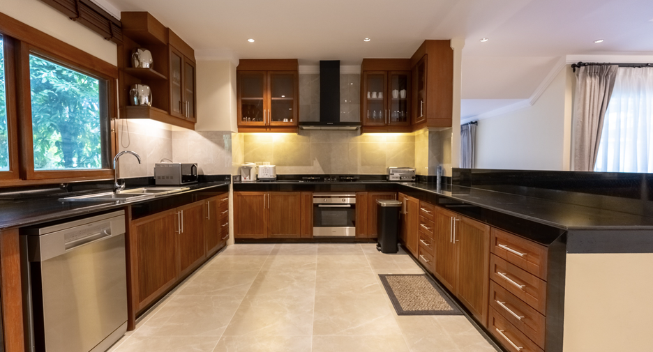 For sale 6 bedrooms villa in Thalang, Phuket