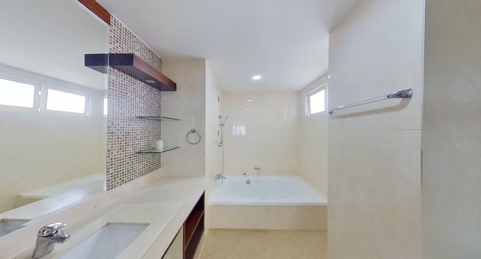 For rent 3 bedrooms condo in Watthana, Bangkok