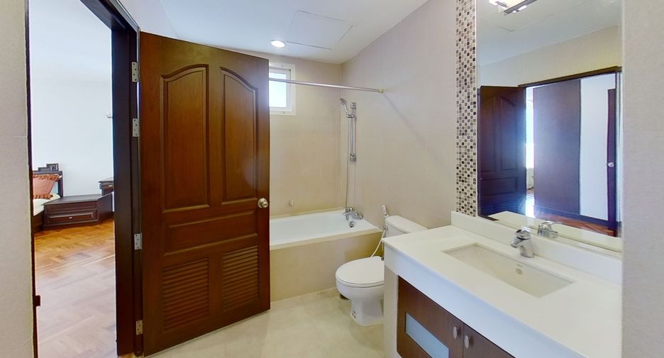 For rent 3 bedrooms condo in Watthana, Bangkok