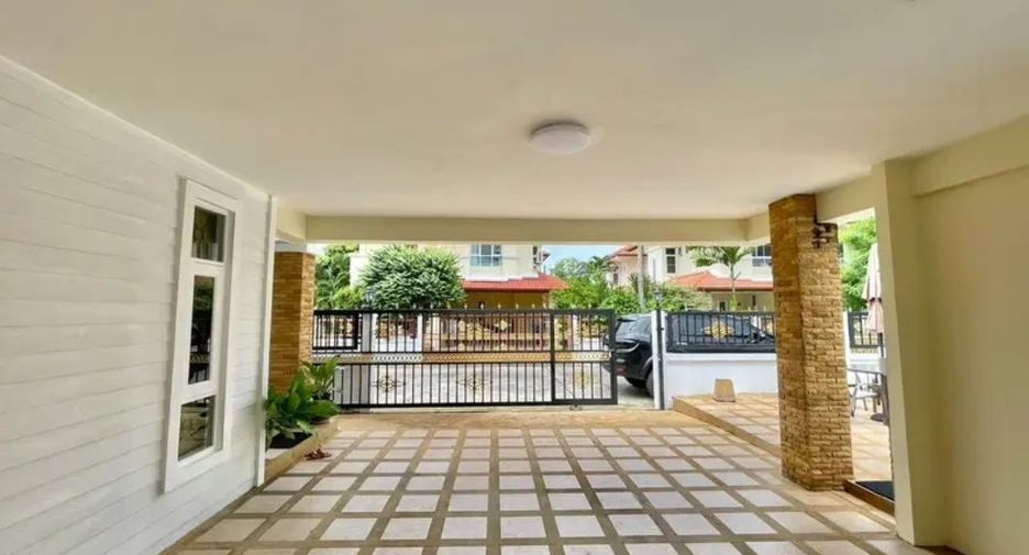 For rent 3 bedrooms villa in Mueang Phuket, Phuket