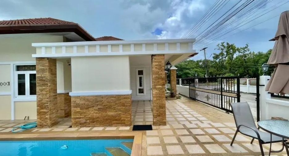 For rent 3 bedrooms villa in Mueang Phuket, Phuket