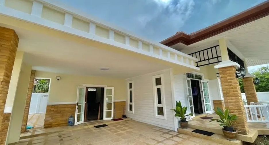 For rent 3 bedrooms villa in Mueang Phuket, Phuket