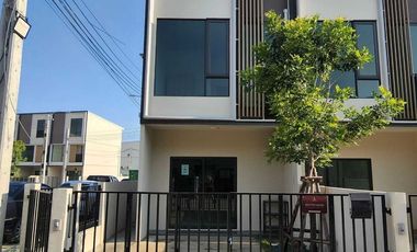 出租 2 卧室 联排别墅 在 Bang Phli, Samut Prakan