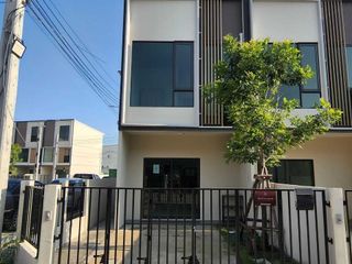 À louer 2 chambres maison de ville à Bang Phli, Samut Prakan